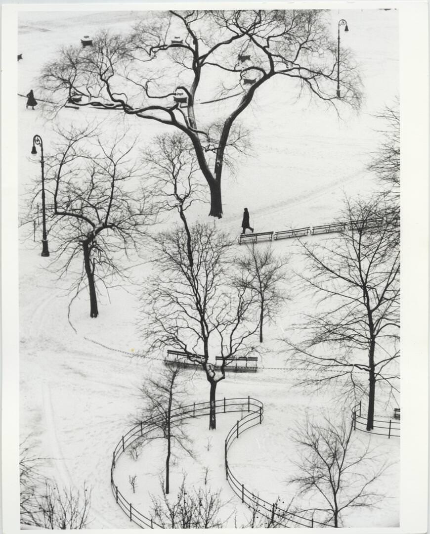 André Kertész - A Washington Square télen, 1970 © André Kertész Emlékmúzeum tulajdona, Szigetbecse