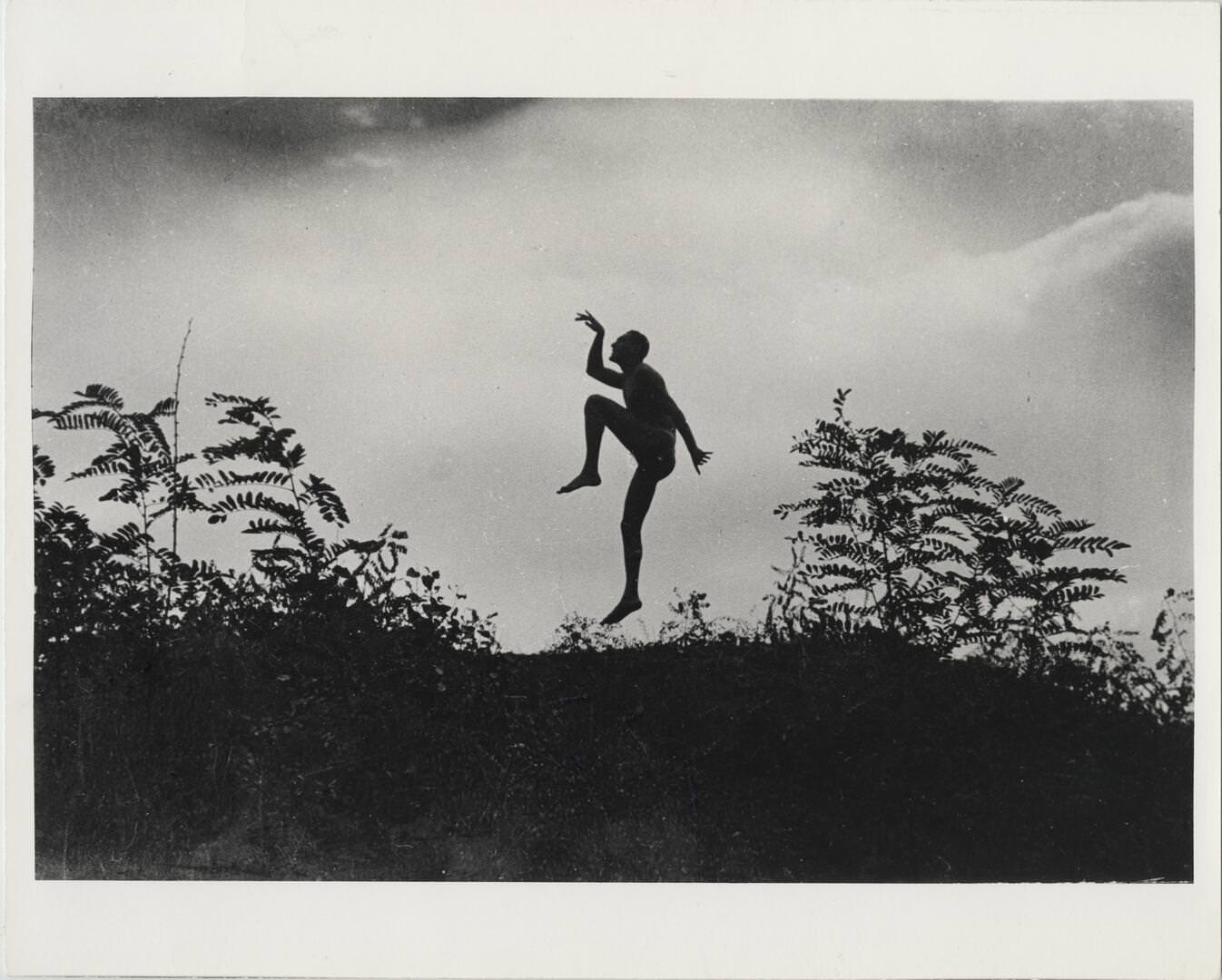 André Kertész - Szabadban táncoló férfi (Jenő öcsém), 1919. június/1967 © André Kertész Emlékmúzeum tulajdona, Szigetbecse 