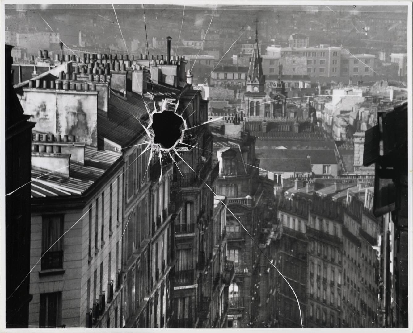 André Kertész - Törött ablaküveg, Párizs, 1929 © André Kertész Emlékmúzeum tulajdona, Szigetbecse  