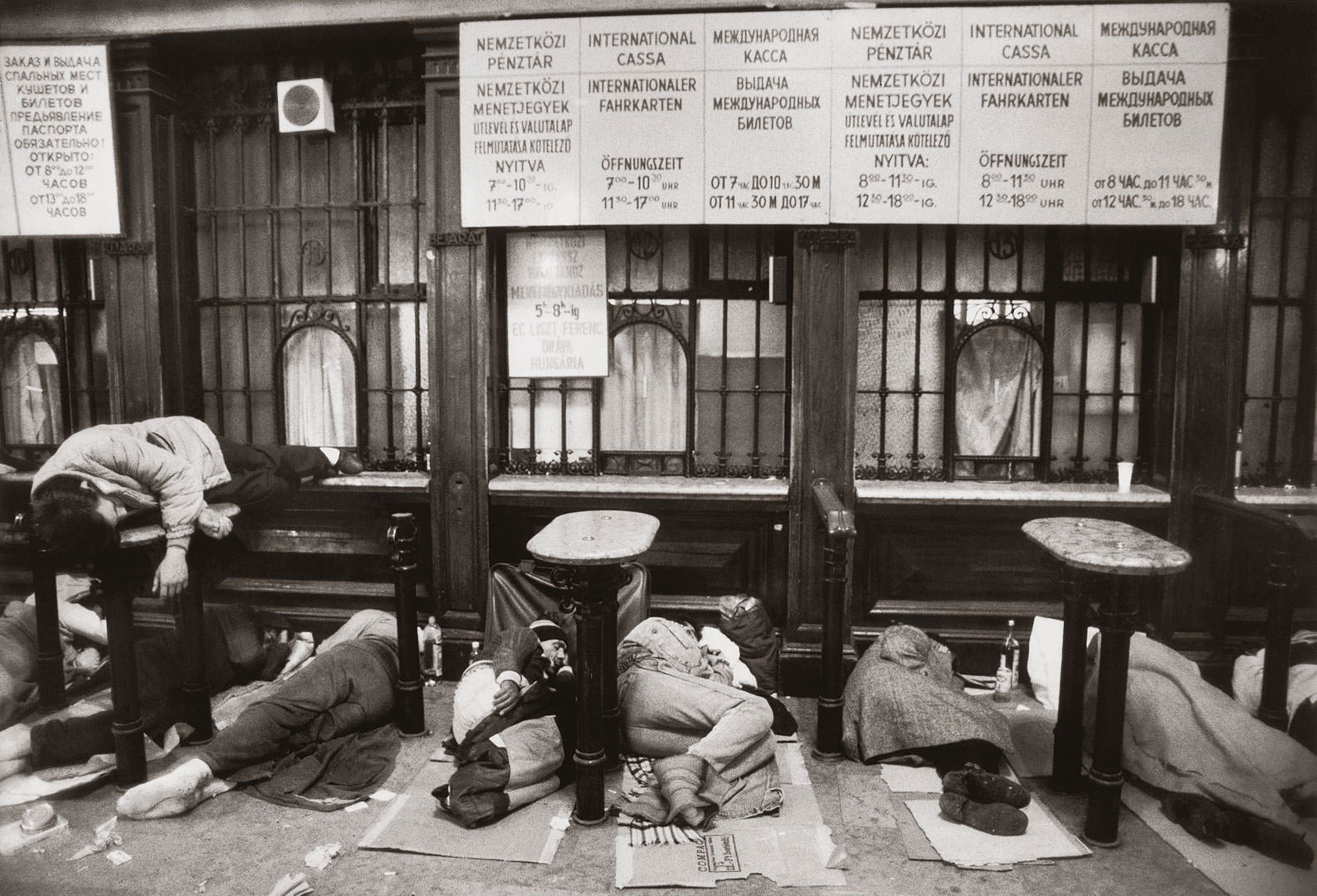 Bánkuti András: Hajléktalanok, Keleti pályaudvar, Budapest, 1985–89 © Bánkuti András