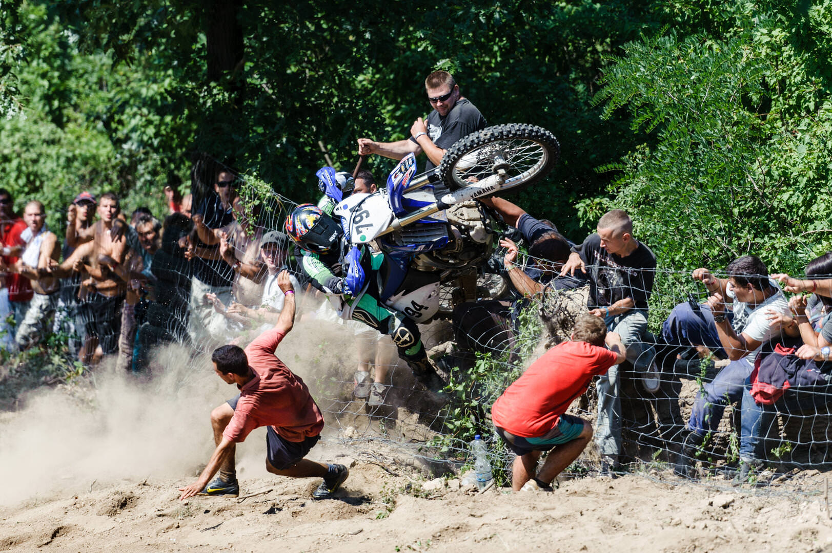 Komka Péter: Rozgics Pál bukik a Hillclimb versenyen Siroki Motoros Találkozón Sirok közelében 2012. július 28-án. A versenyzőknek 100m-es távolságra kellett feljutniuk a meredek hegyoldalon.