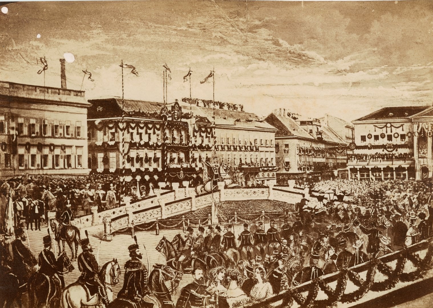 Ferenc József koronázási kardvágása a Lánchíd (ma: Széchenyi) téren, 1867,   Pataki József kollázsa Borsos és Doctor felvételéből, fametszetekből és Heller József fényképéből készült, Magyar Nemzeti Múzeum Történeti Fényképtár 