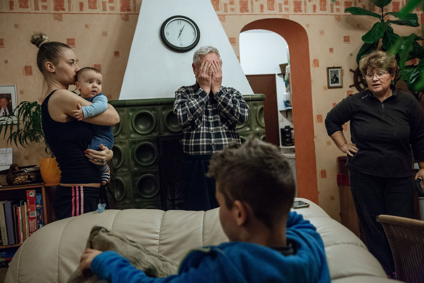 Ajpek Orsolya: Otthon, édes otthon (részlet a sorozatból)