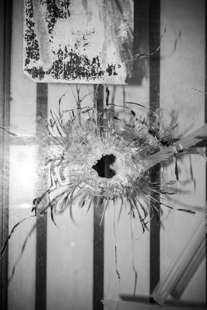 Hodosy Enikő: Invisible You, Heartshaped Bullethole, 2016 © Hodosy Enikő