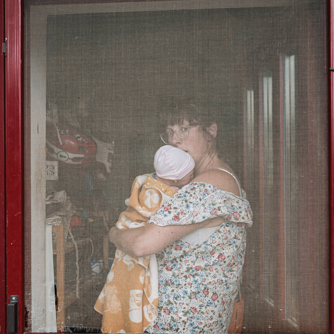 Kölcsey-Gyurkó Sára: Gyermekágy, részlet a sorozatból | Hush little baby, don’t say a word, from the series © Sára Kölcsey-Gyurkó