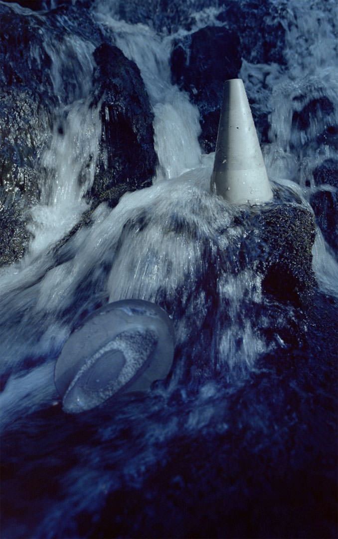 Júlia Standovár: KINKY CONRETE Wet and Blue III, 2020 (analogue photography, archival pigment print, 60x40cm)
