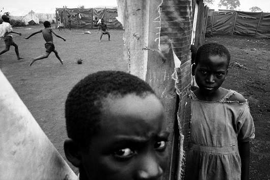 TANZANIA. Benaco. Rwandan refugees. 1995.Contact email:New York : photography@magnumphotos.comParis : magnum@magnumphotos.frLondon : magnum@magnumphotos.co.ukTokyo : tokyo@magnumphotos.co.jpContact phones:New York : +1 212 929 6000Paris: + 33 1 53 42 50 00London: + 44 20 7490 1771Tokyo: + 81 3 3219 0771Image URL:http://www.magnumphotos.com/Archive/C.aspx?VP3=ViewBox_VPage&IID=2S5RYDYSGDIJ&CT=Image&IT=ZoomImage01_VForm