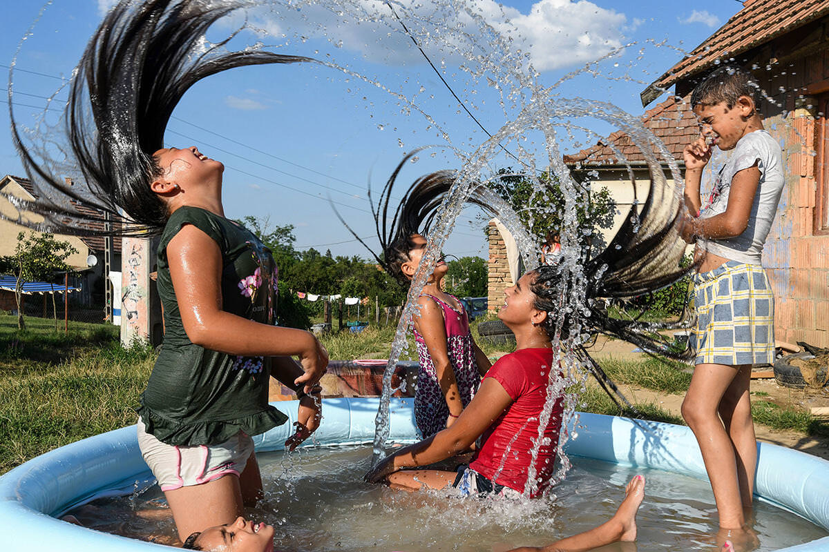 Melegh Noémi Napsugár: Falusi fiatalok, részlet a sorozatból | Village youth, from the series © Noémi Napsugár Melegh