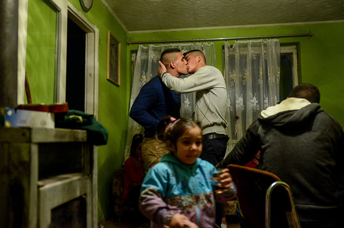 Melegh Noémi Napsugár: Falusi fiatalok, részlet a sorozatból | Village youth, from the series © Noémi Napsugár Melegh