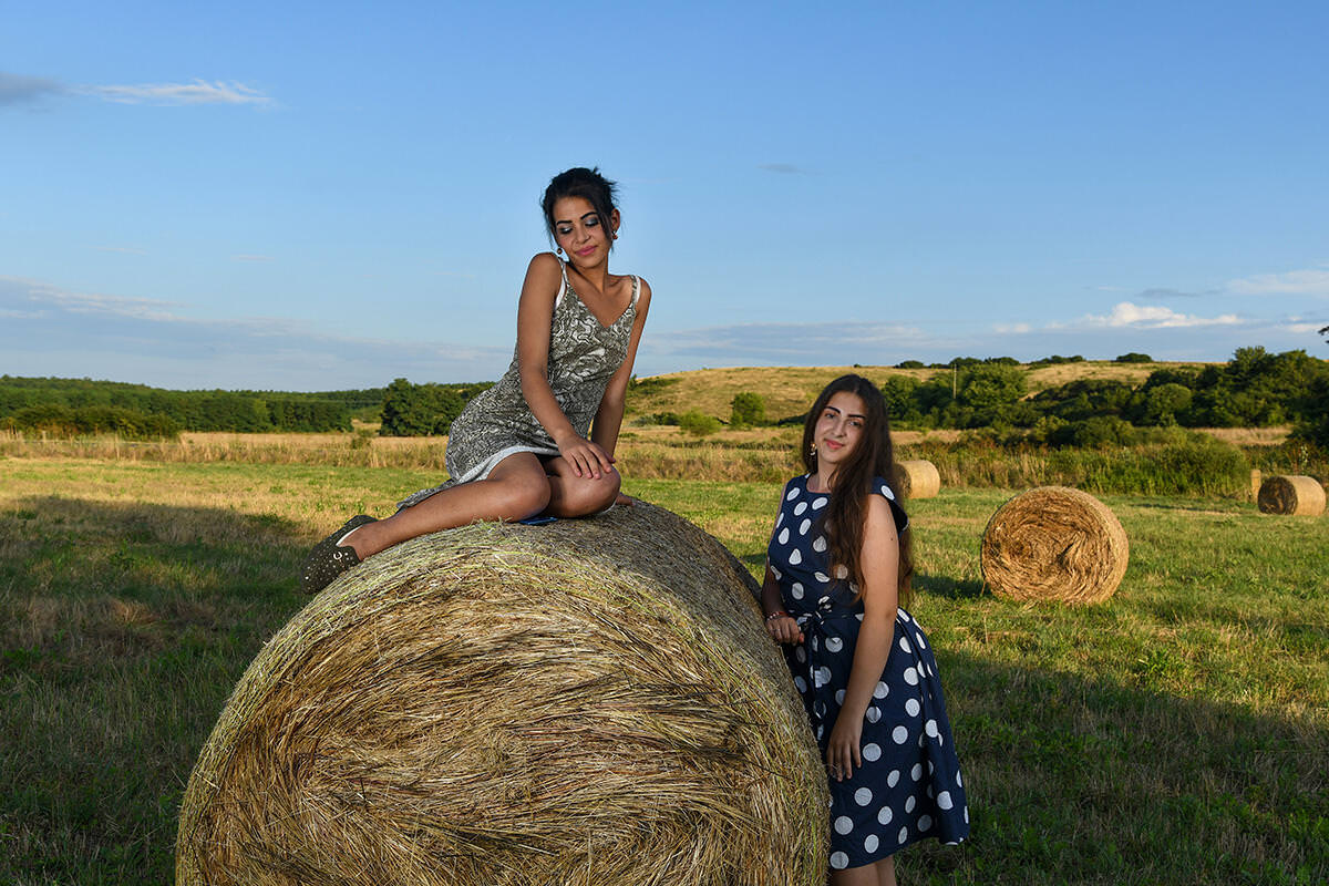 Melegh Noémi Napsugár: Falusi fiatalok, részlet a sorozatból | Village youth, from the series © Noémi Napsugár Melegh