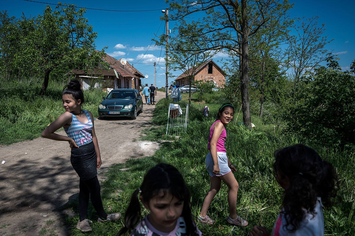 Melegh Noémi Napsugár: Falusi fiatalok, részlet a sorozatból | Village youth, from the series © Noémi Napsugár Melegh