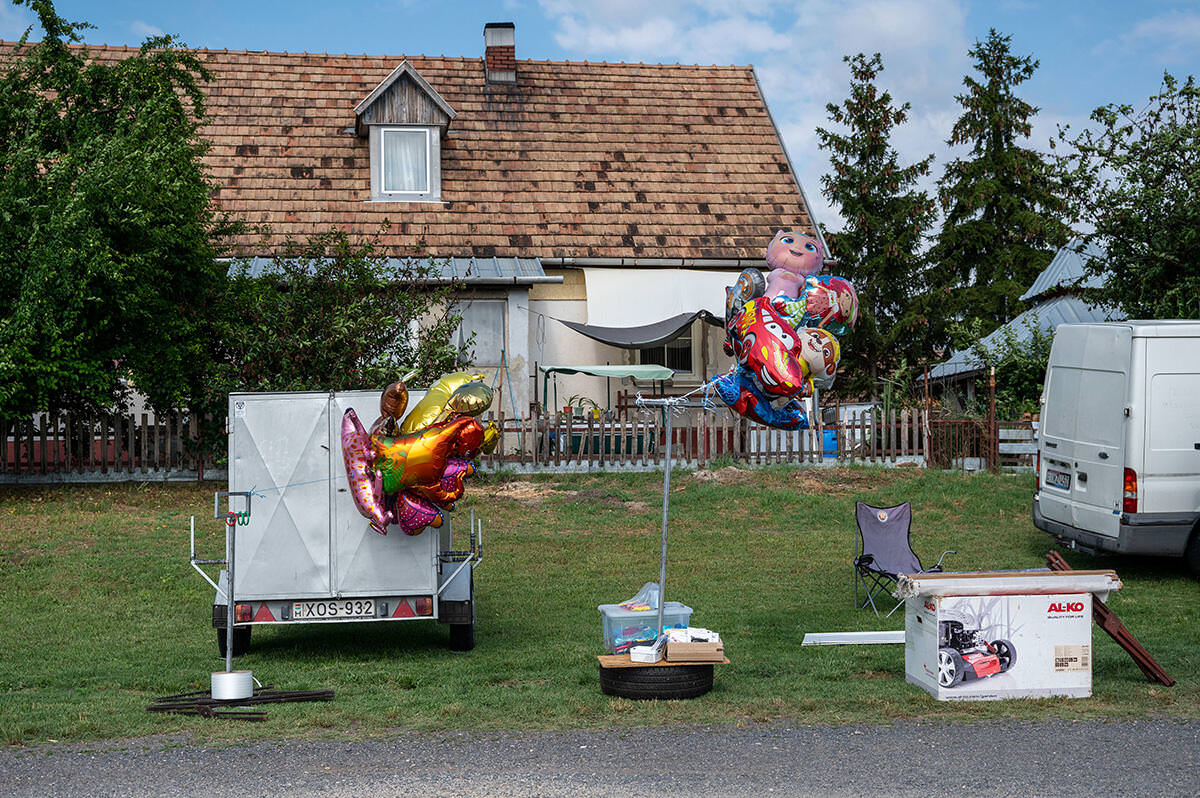 Melegh Noémi Napsugár: Falusi fiatalok, részlet a sorozatból | Village youth, from the series © Noémi Napsugár Melegh