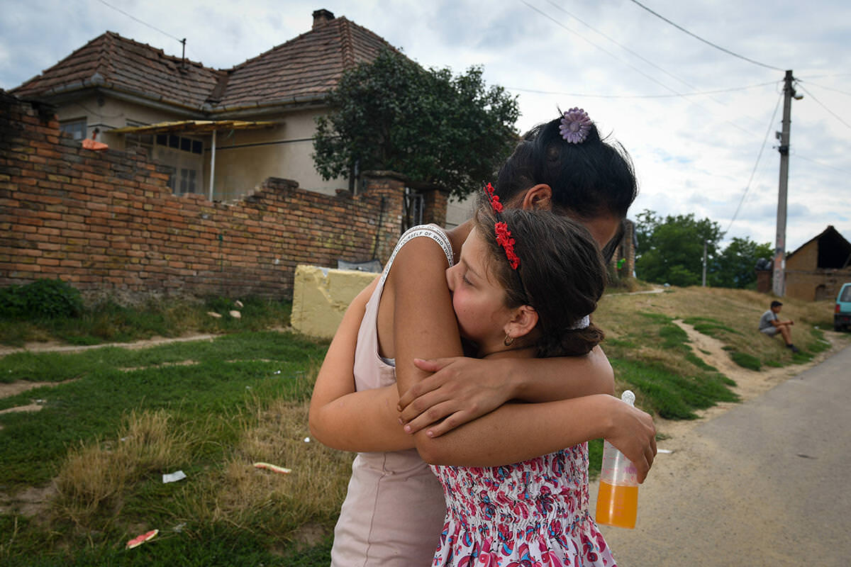 Melegh Noémi Napsugár: Falusi fiatalok, részlet a sorozatból | Village youth, from the series © Noémi Napsugár Melegh