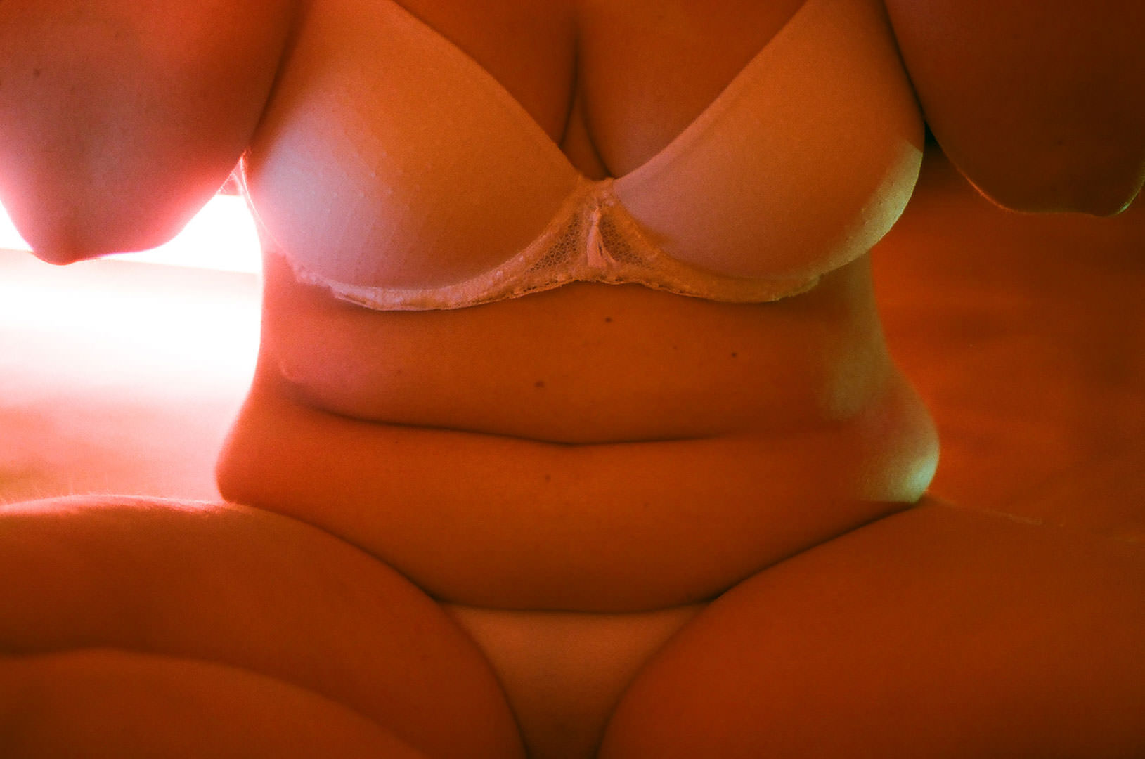 Éva Szombat: Beyond the Curve