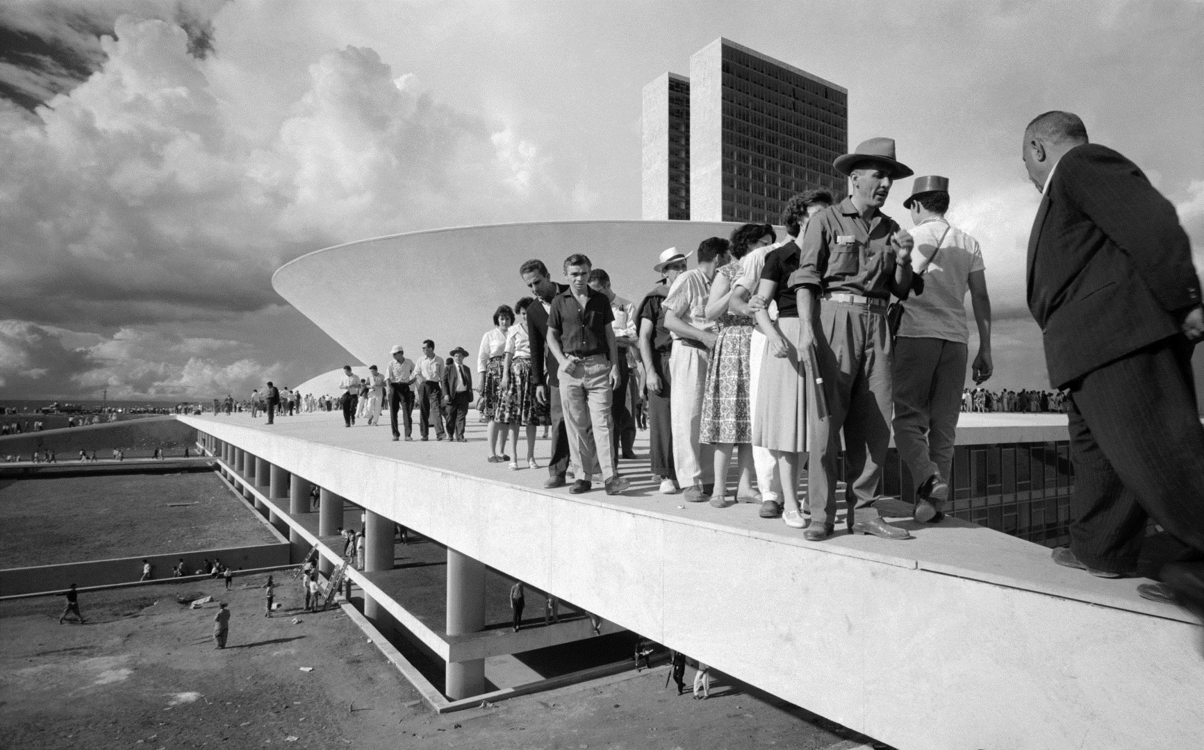Thomaz Farkas: A város avatásának napja, Brazíliaváros, 1960. április 21. | Inauguration day, Brasilia, April 21, 1960 © Thomaz Farkas Estate/Instituto Moreira