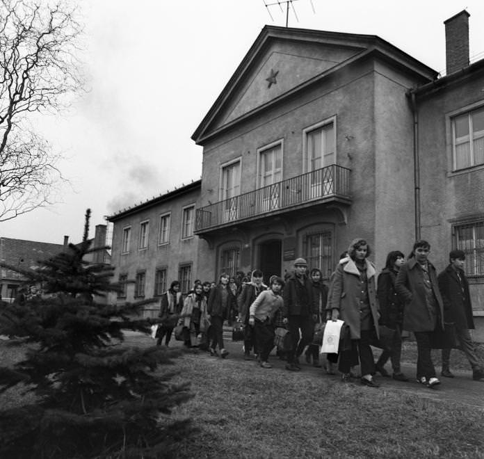 Urbán Tamás: Dunavécse, tanulóközpont, 1972 © Urbán Tamás/Fortepan