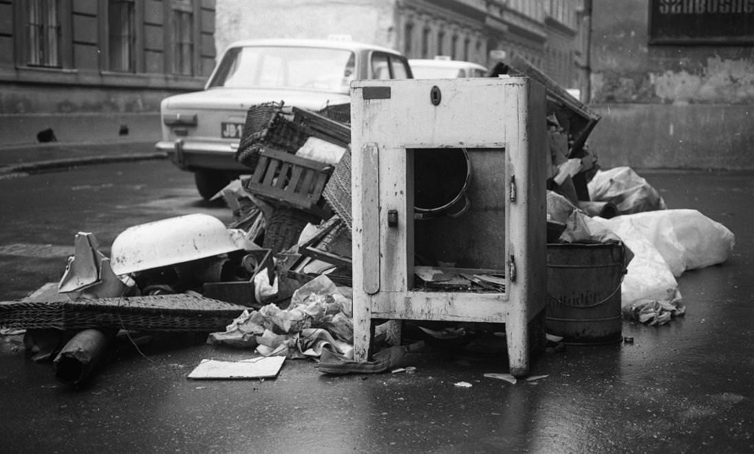 Urbán Tamás: Nagy Diófa utca, lomtalanitas, 1979 © Urbán Tamás/Fortepan
